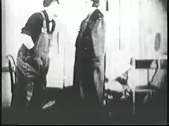 Vintage porno slet houdt van te hebben haar kut fingered voordat ze rijdt een grote lul