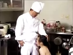 Chinees restaurant cook fucks hete milf serveerster