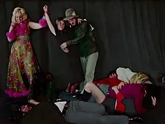 Ze cumshoot de dansers, niet zij?