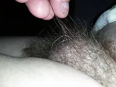 Mooi glimmende zachte mollig harige kut uit de douche