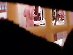 Verborgen cam - volwassen 55 yo gevangen in badkamer