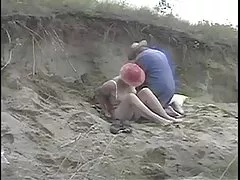 Blonde oma kont geneukt buiten