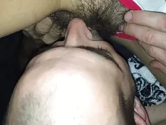 Ze films zoals ik haar harige pussy eet