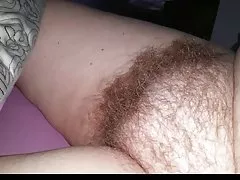 Wifes mooie zachte pluizige harige kut net uit de douche,